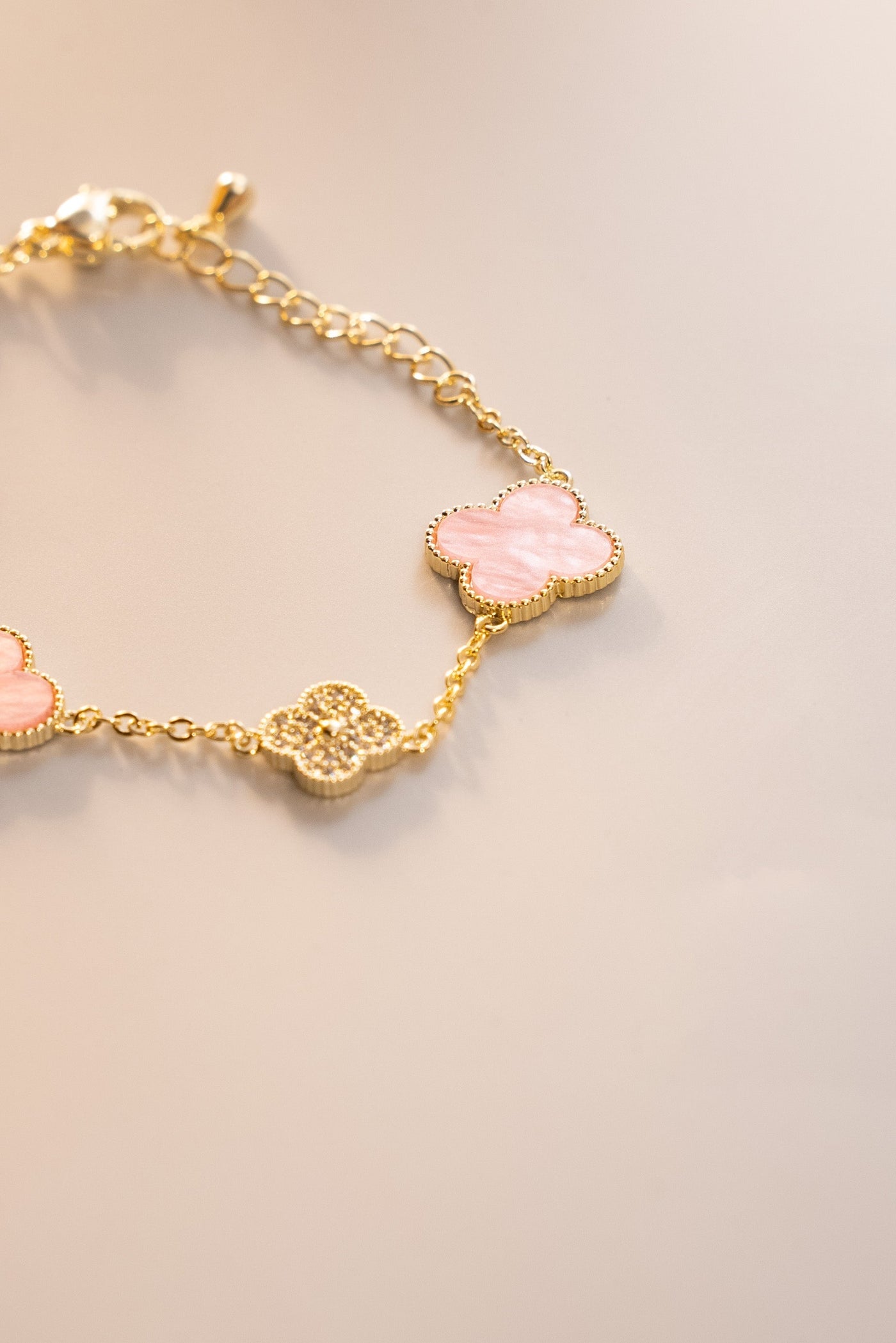 Luxury 4 Clover Bracelet Baby Pink Inspiration Van with Inlaid Stones