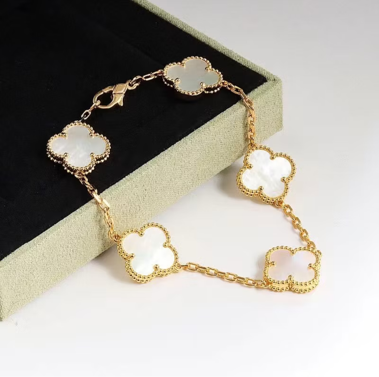 Vintage Alhambra 5 Clover Bracelet - Mother-of-Pearl Semi-Jewelry