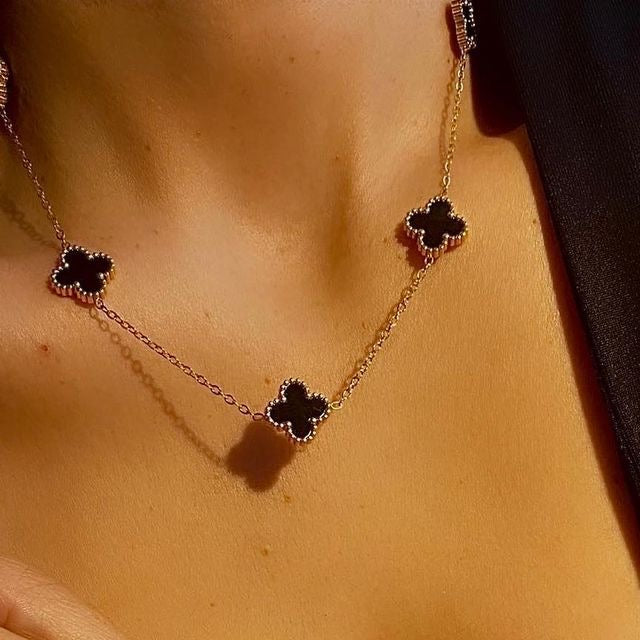 Choker Van 5 Black Clovers