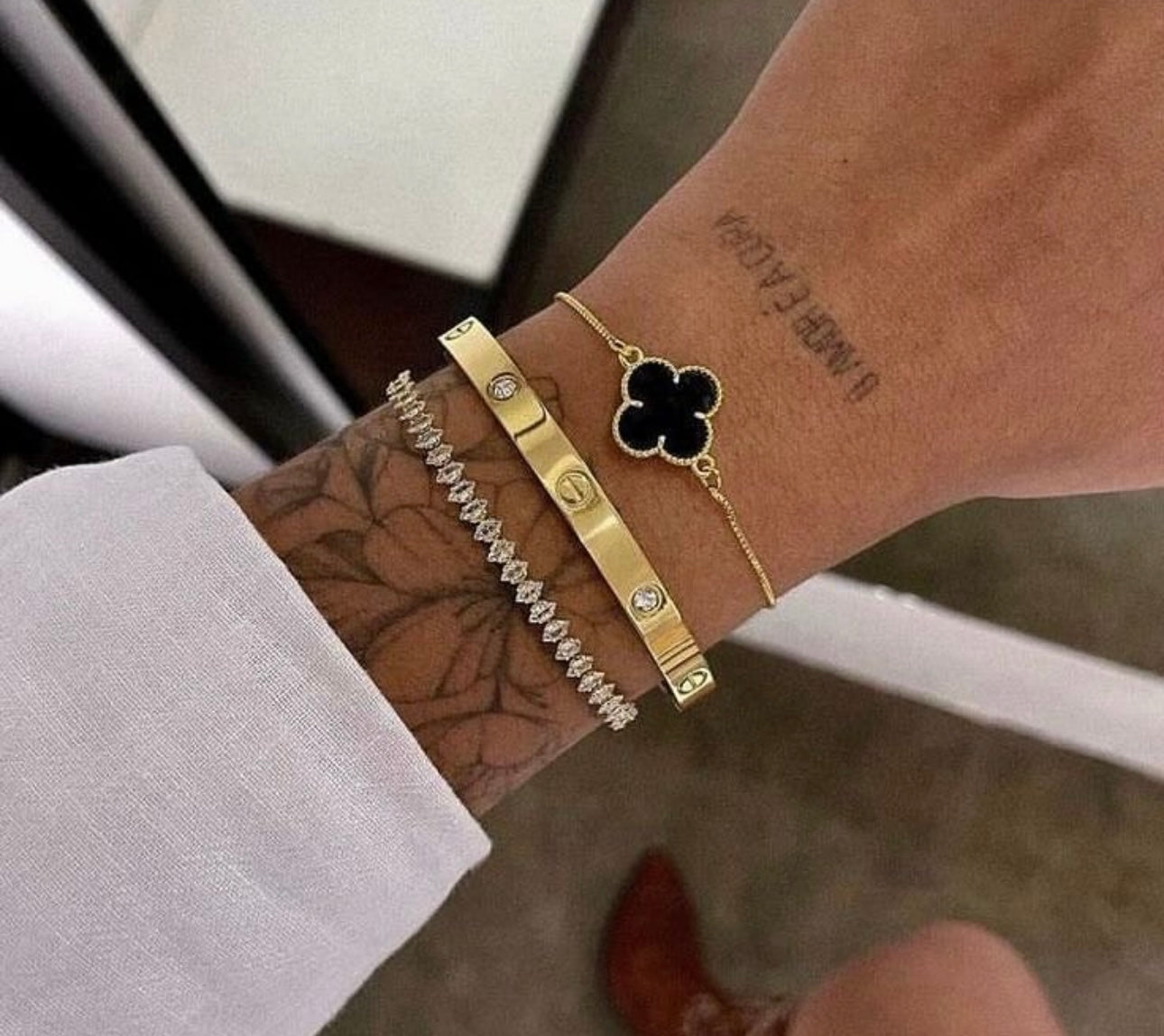 Mix Van 1 black clover Gold-plated 18k