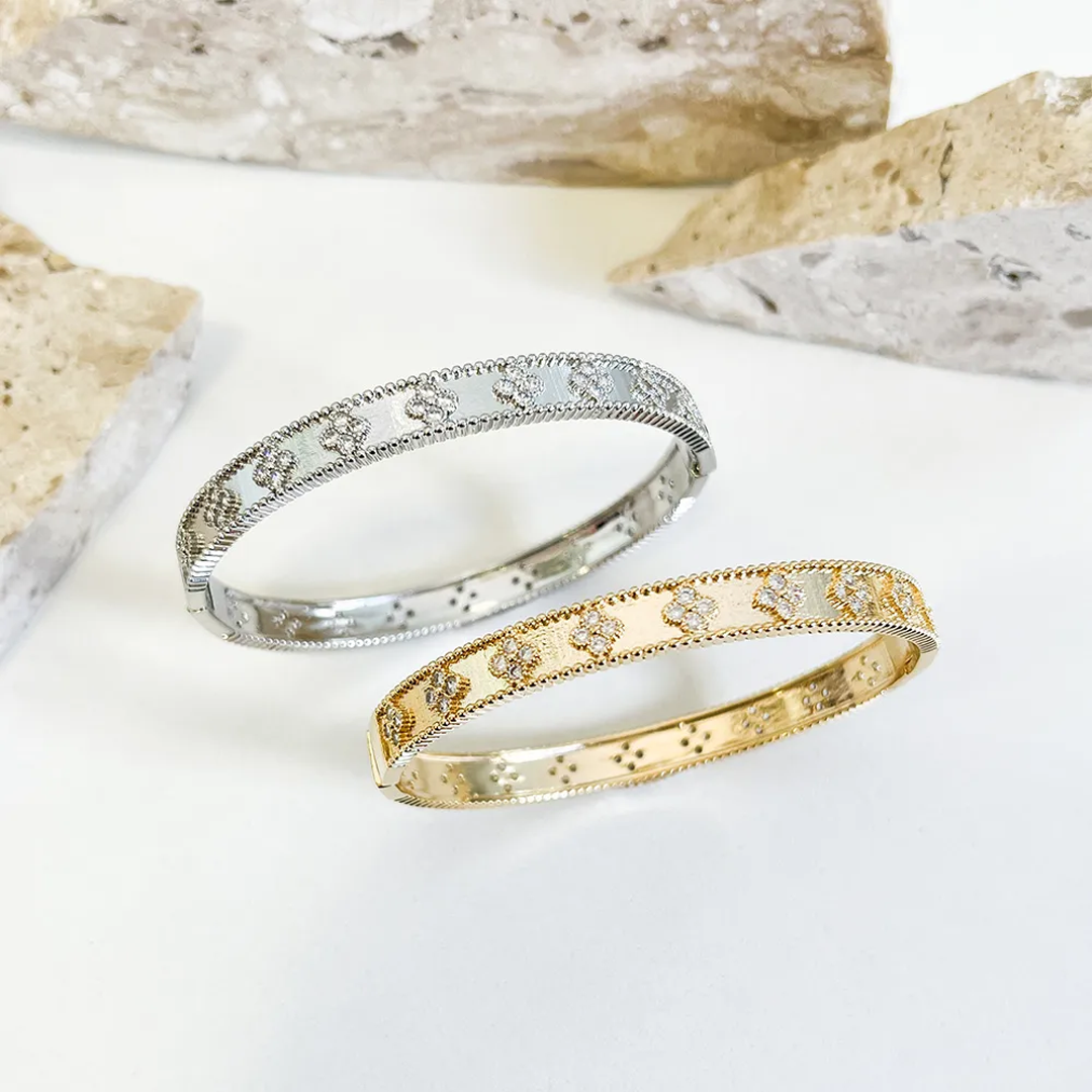 Fine Clover Bracelet