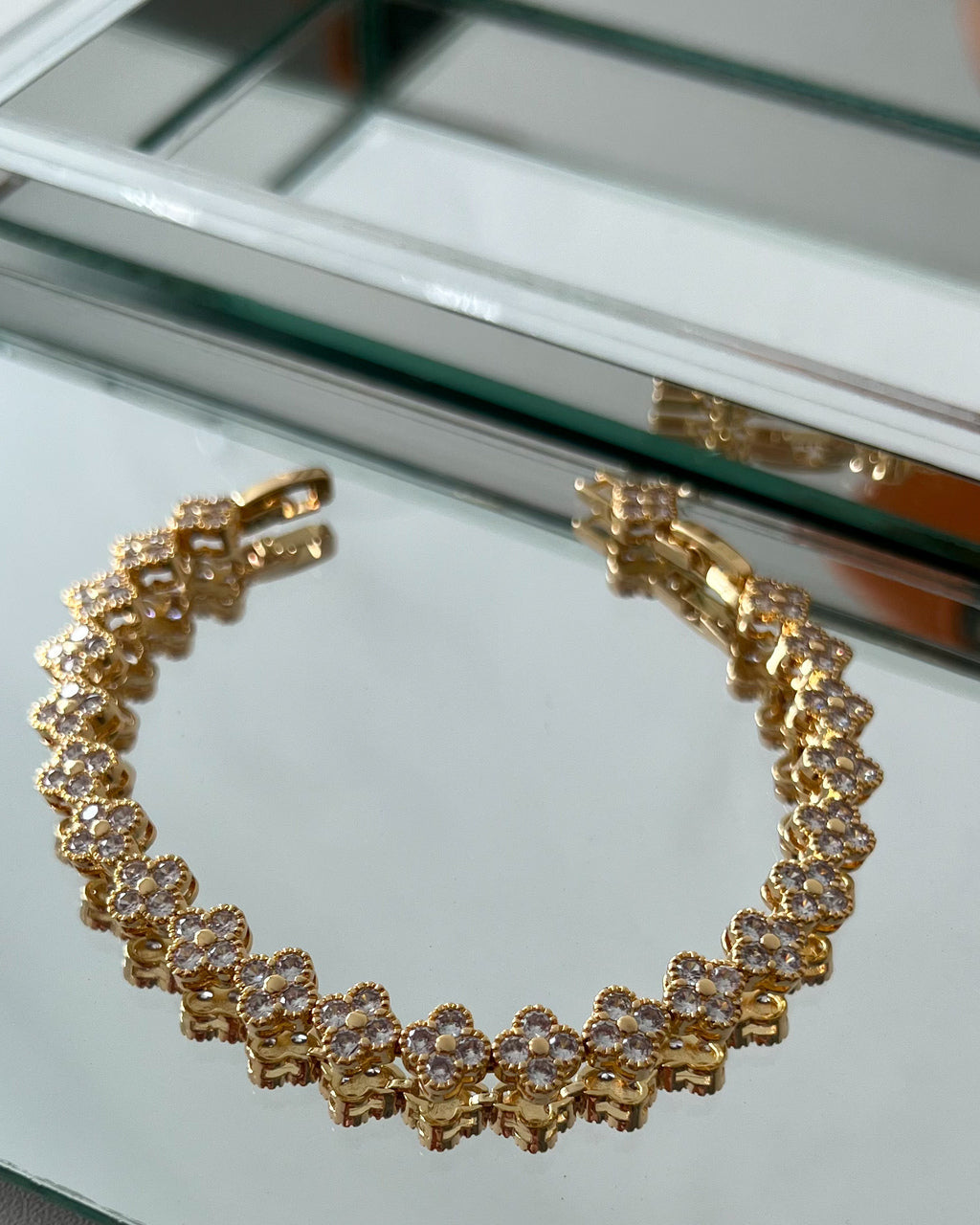 Set of Necklace and Bracelet with Golden Clovers in Zirconia